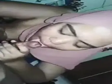 Bokep Jilbab Kerudung Pink Ngulum Rakus poster