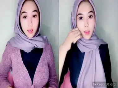 Tiktoker Imut Cantik Pamer Body Montok Live poster